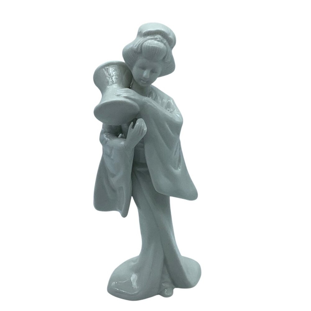 Vtg  Japanese Geisha Figurine White Porcelain 7”  Korea Made Holding Drum‎